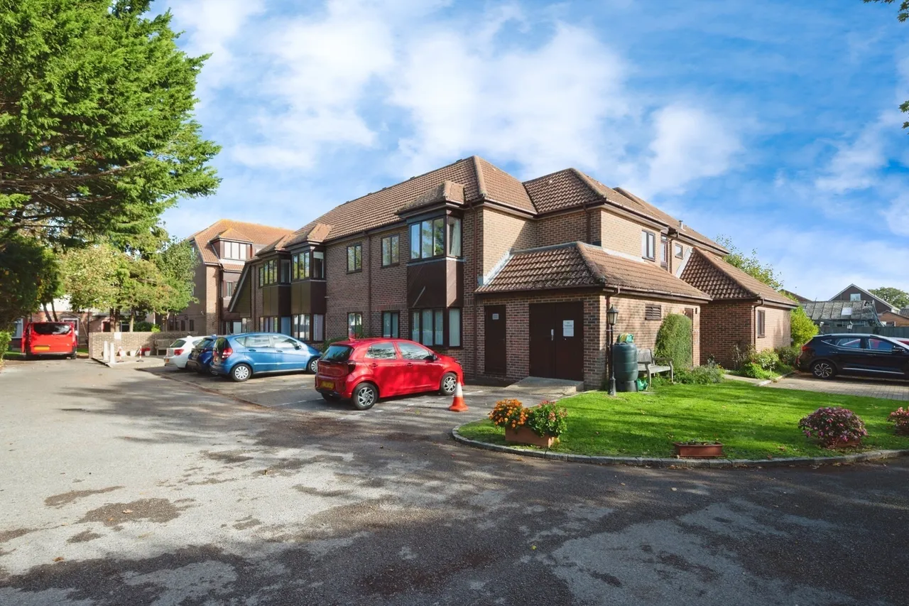 1 bed flat for sale, Staunton Avenue, Hayling Island, PO11