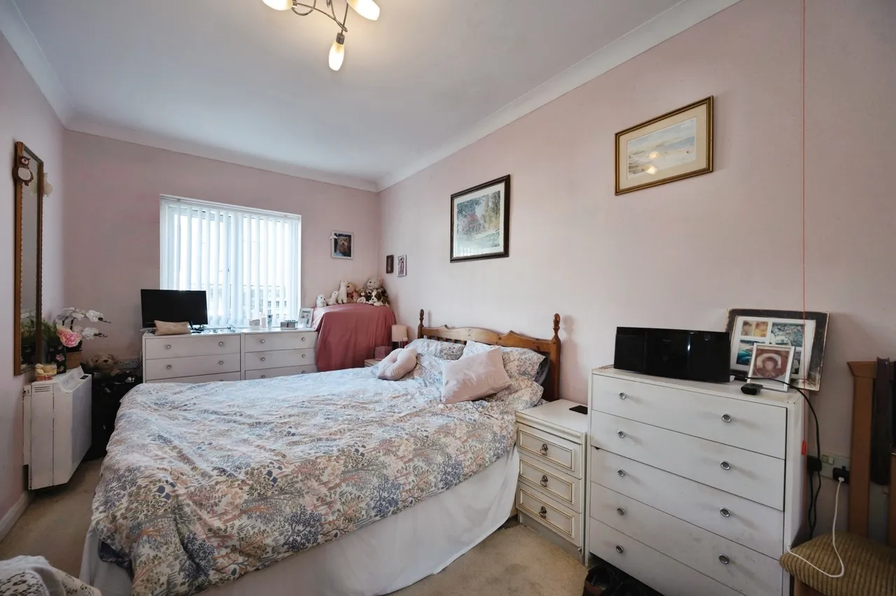 Staunton Avenue, Hayling Island, PO11, photo 9