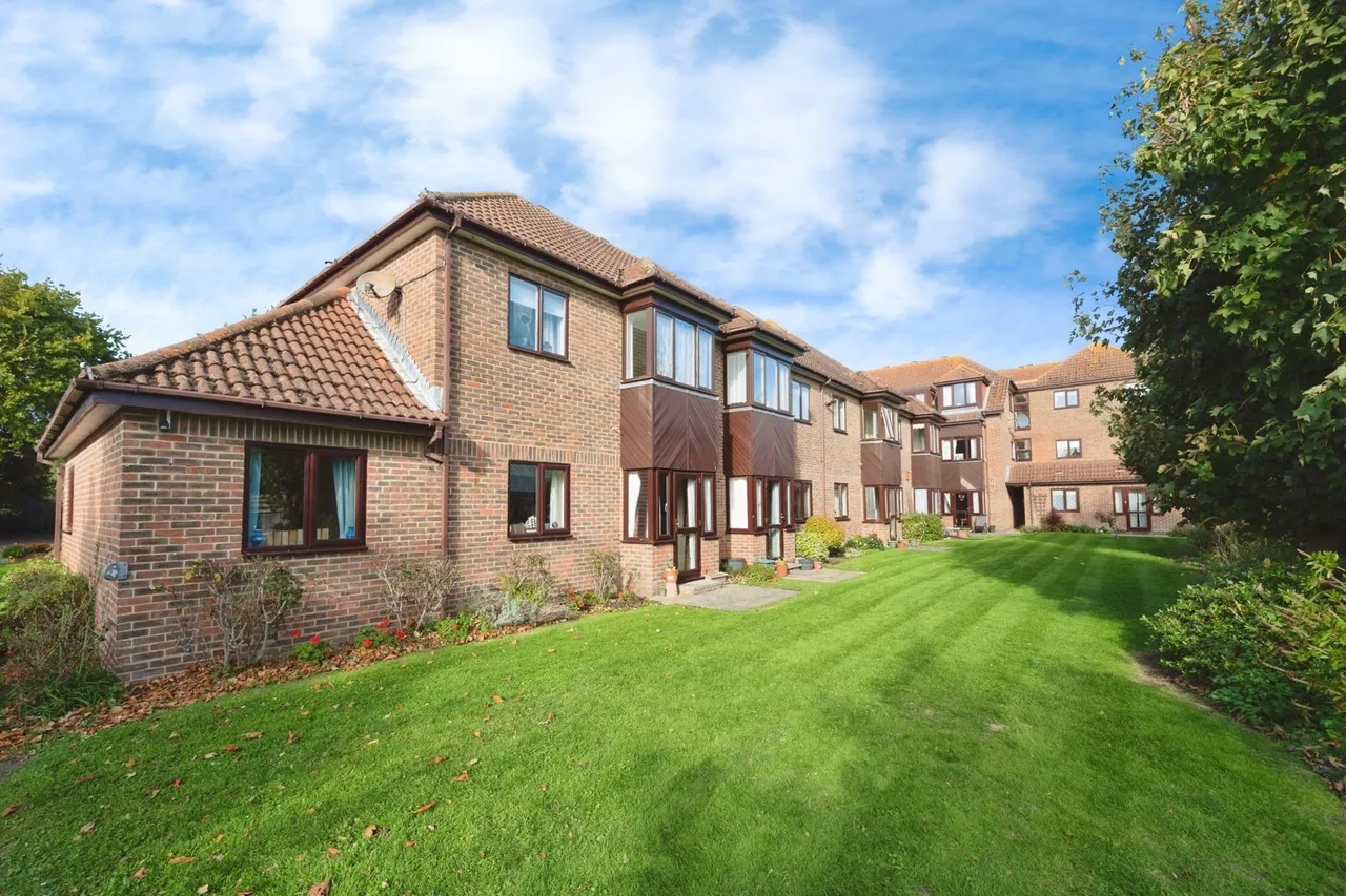 Staunton Avenue, Hayling Island, PO11, photo 6