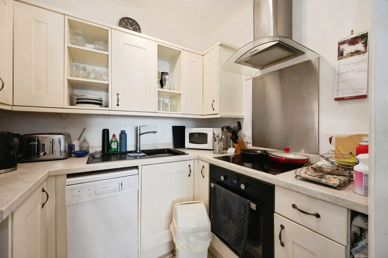 Staunton Avenue, Hayling Island, PO11, photo 4