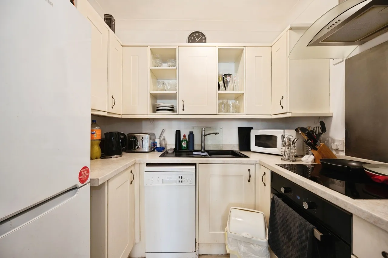 Staunton Avenue, Hayling Island, PO11, photo 5
