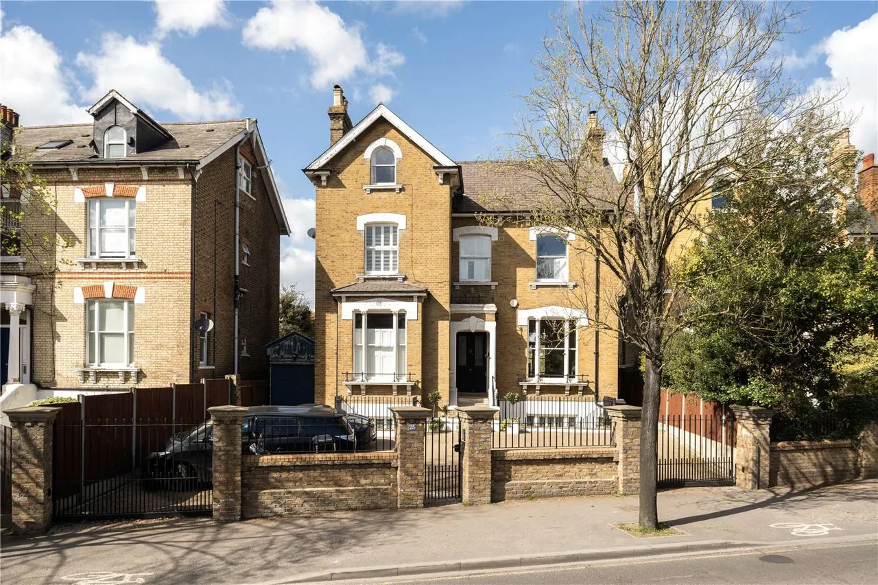 9 bed house for sale — Kingston Hill, Kingston upon Thames, Surrey, KT2 7PW