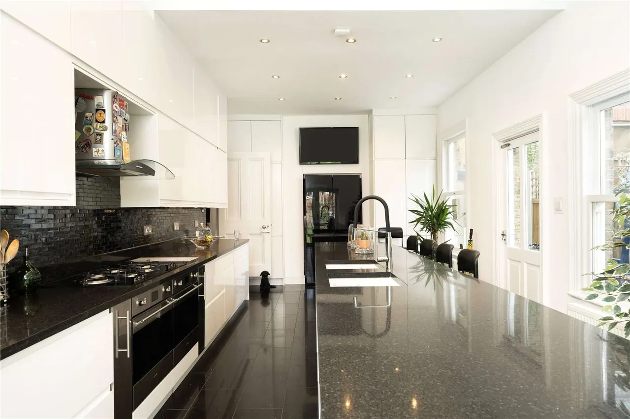 Kingston Hill, Kingston upon Thames, Surrey, KT2 7PW, photo 3