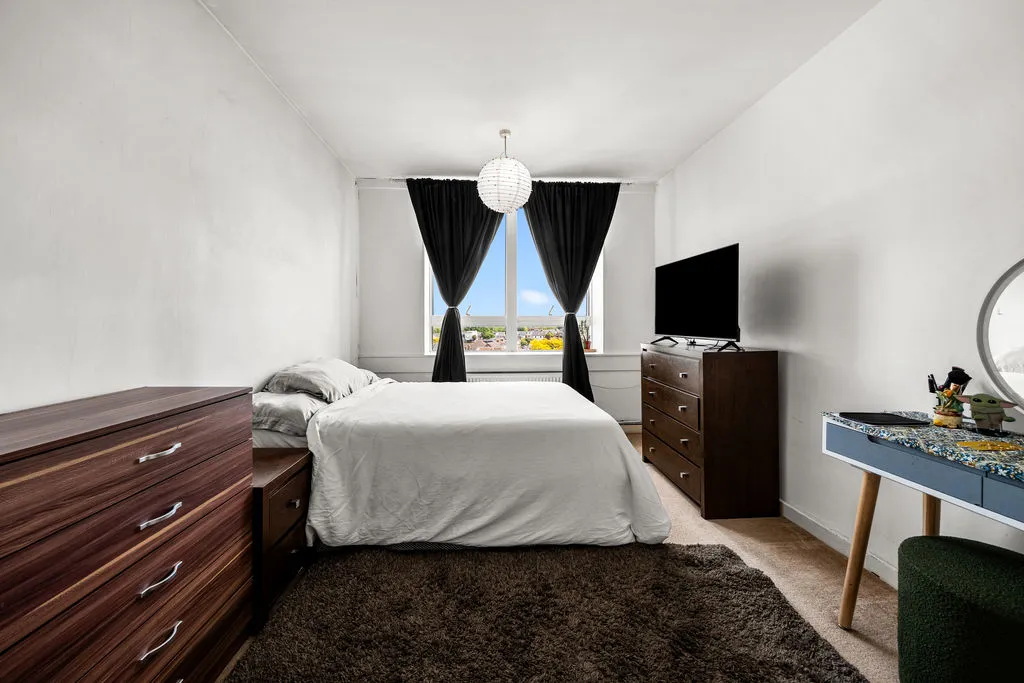 Wellington Close, Walton-On-Thames KT12 1BG, photo 6