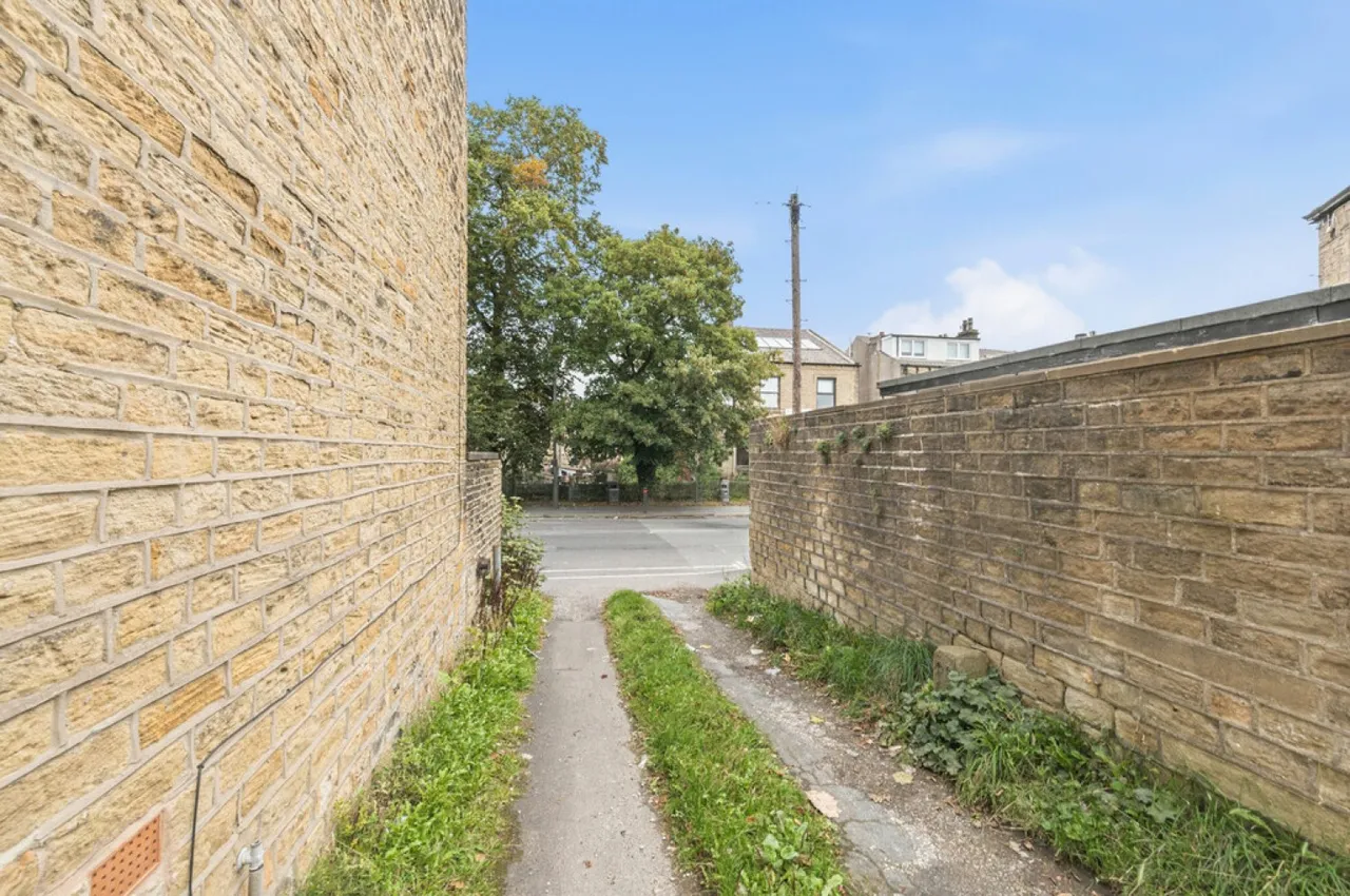 Acre Street, Lindley, photo 12