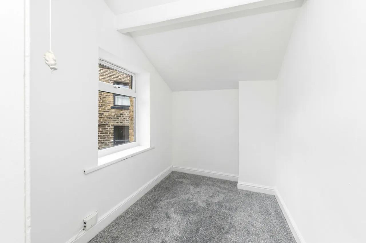 Acre Street, Lindley, photo 5