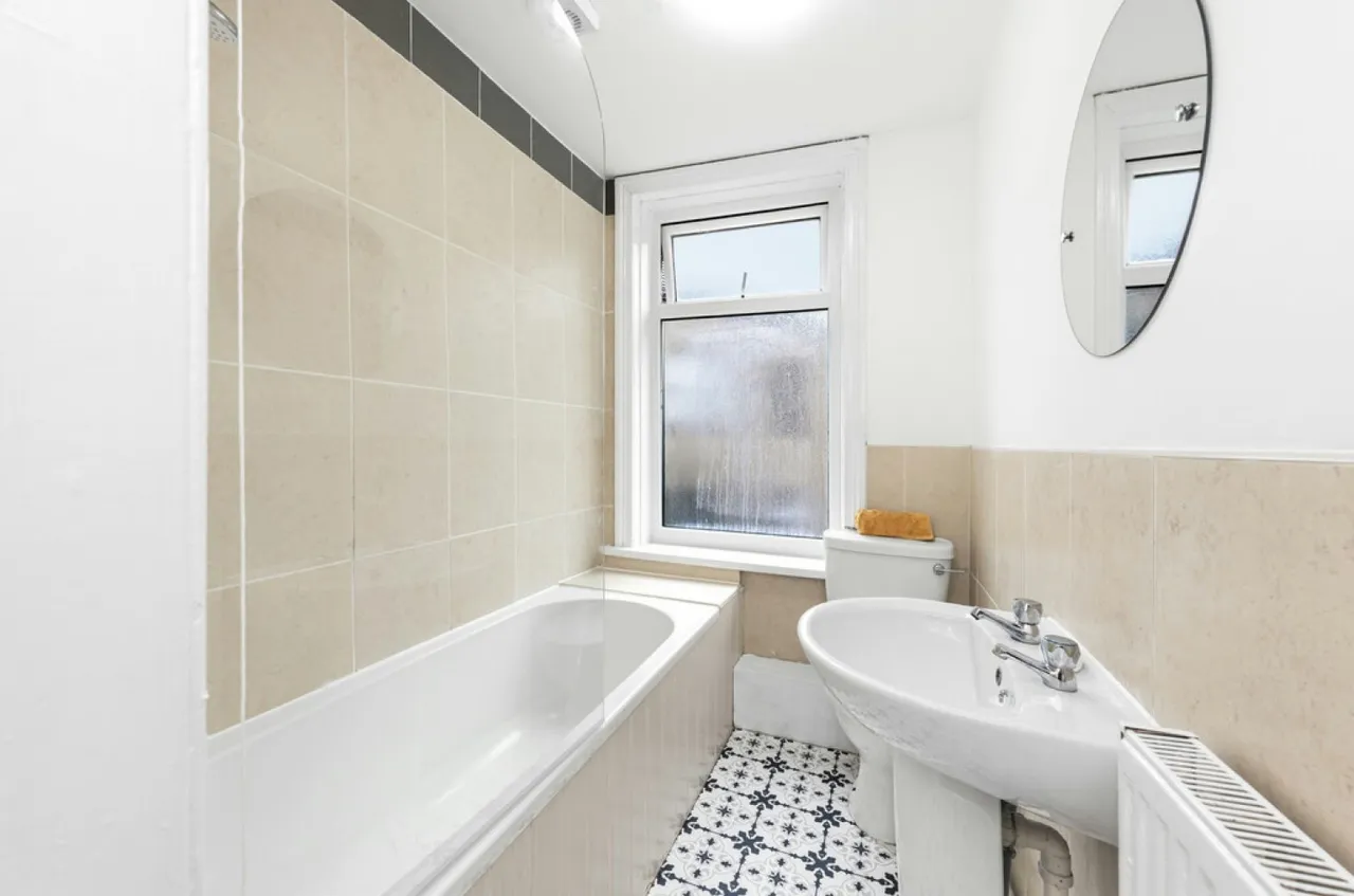 Acre Street, Lindley, photo 6