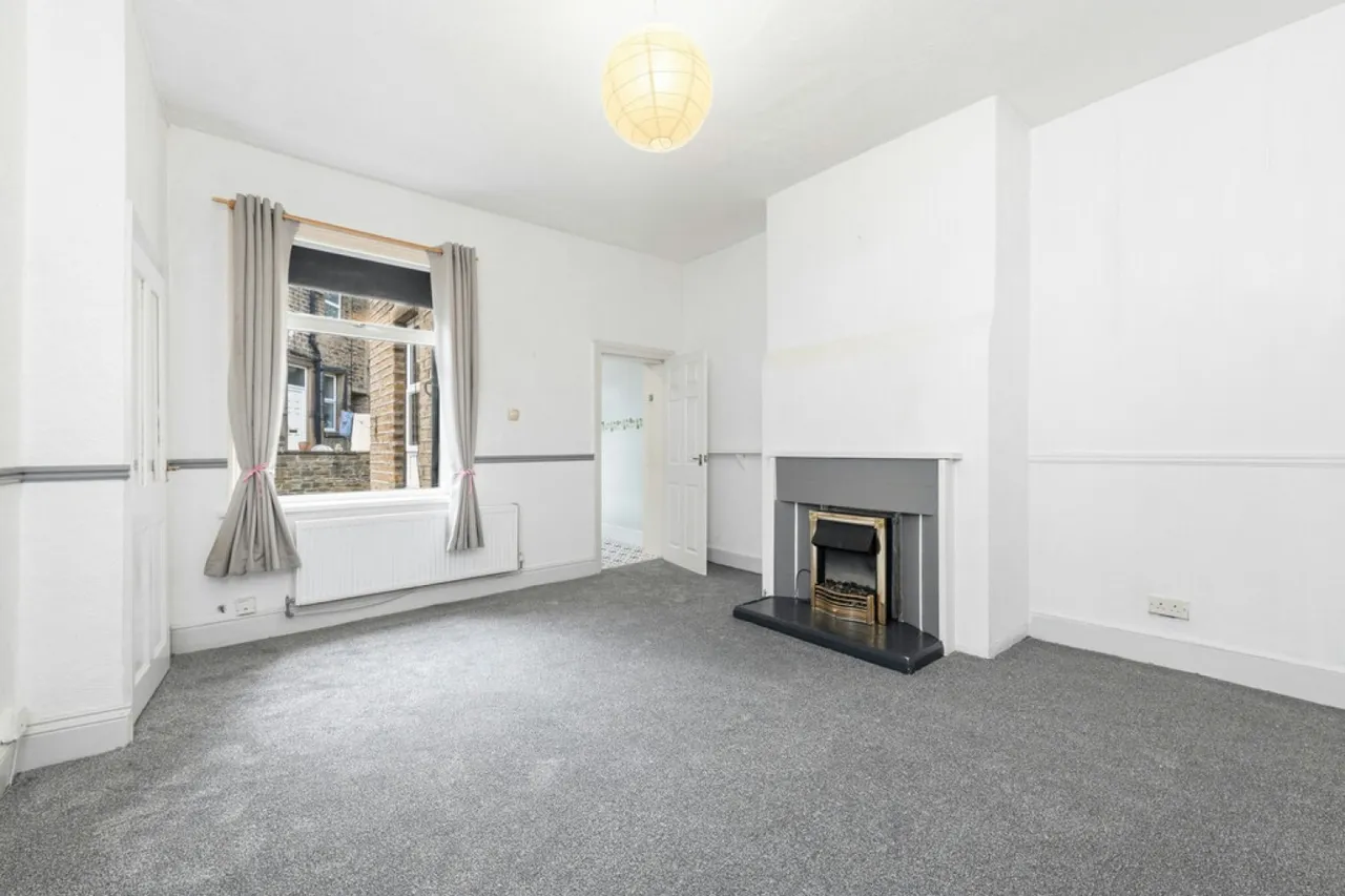 Acre Street, Lindley, photo 3