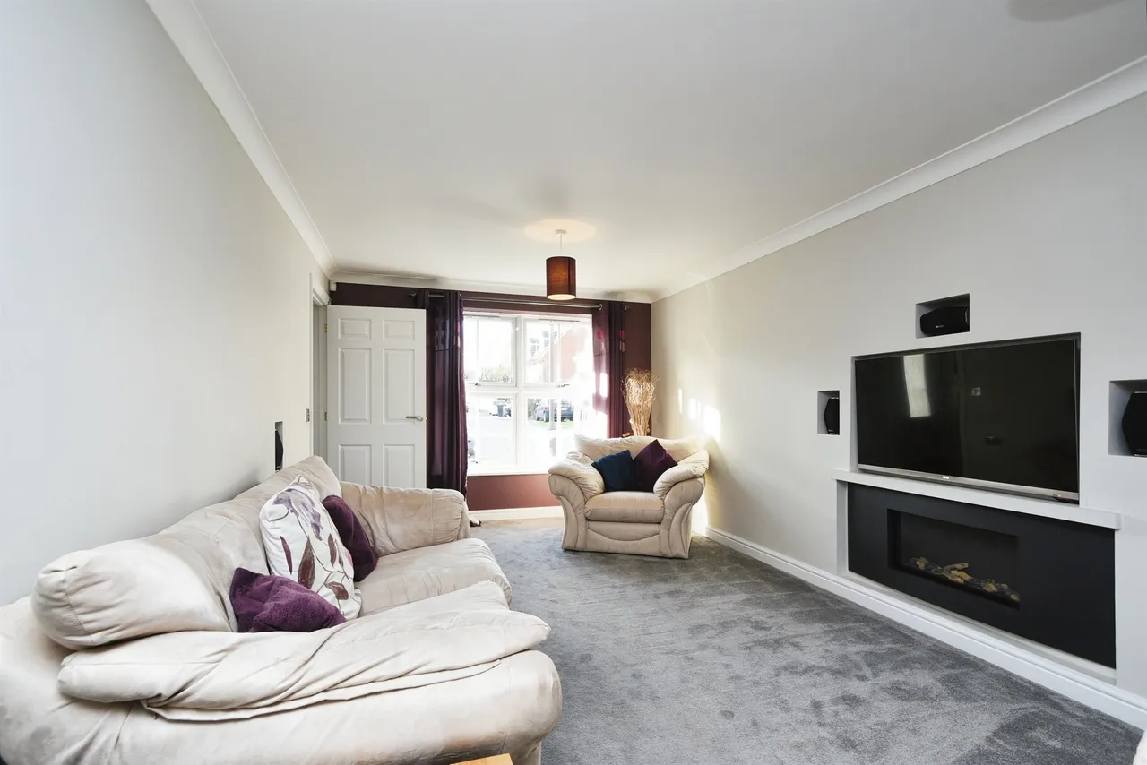 Haywain Close, Swindon, SN25, photo 6