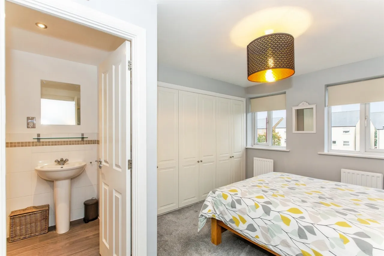 Lancaster Gate, Upper Cambourne, CB23, photo 9