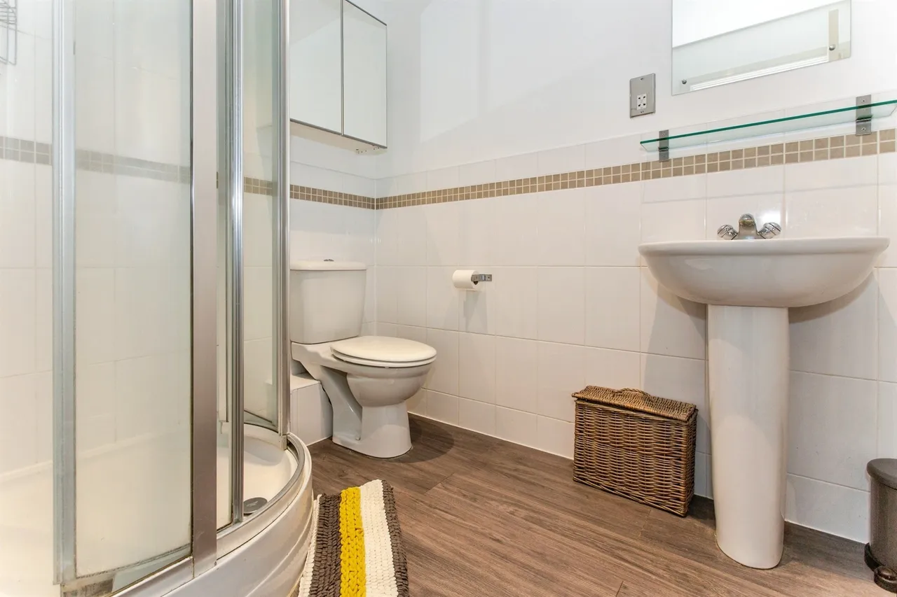 Lancaster Gate, Upper Cambourne, CB23, photo 12