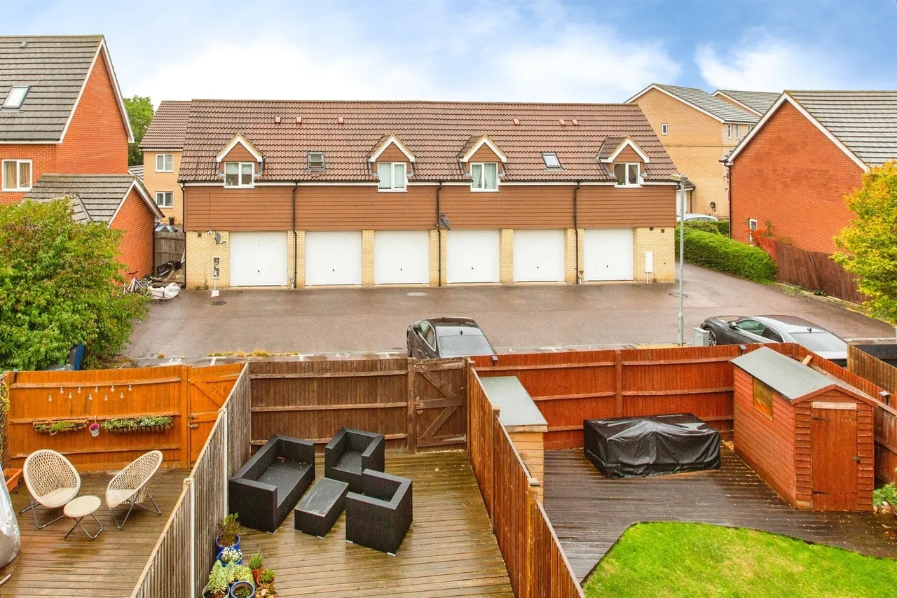 Lancaster Gate, Upper Cambourne, CB23, photo 15