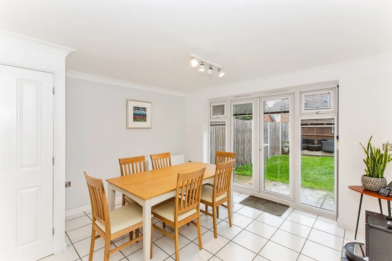 Lancaster Gate, Upper Cambourne, CB23, photo 5