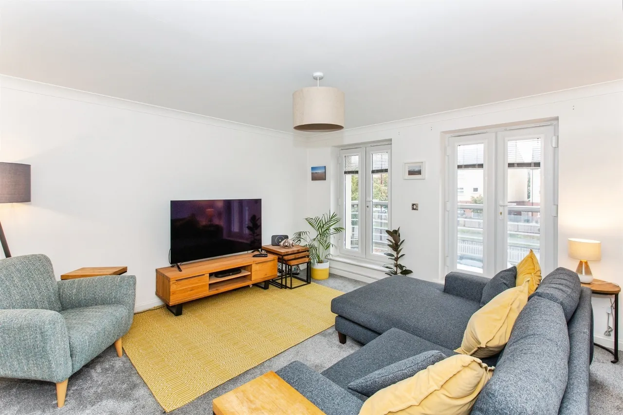 Lancaster Gate, Upper Cambourne, CB23, photo 3