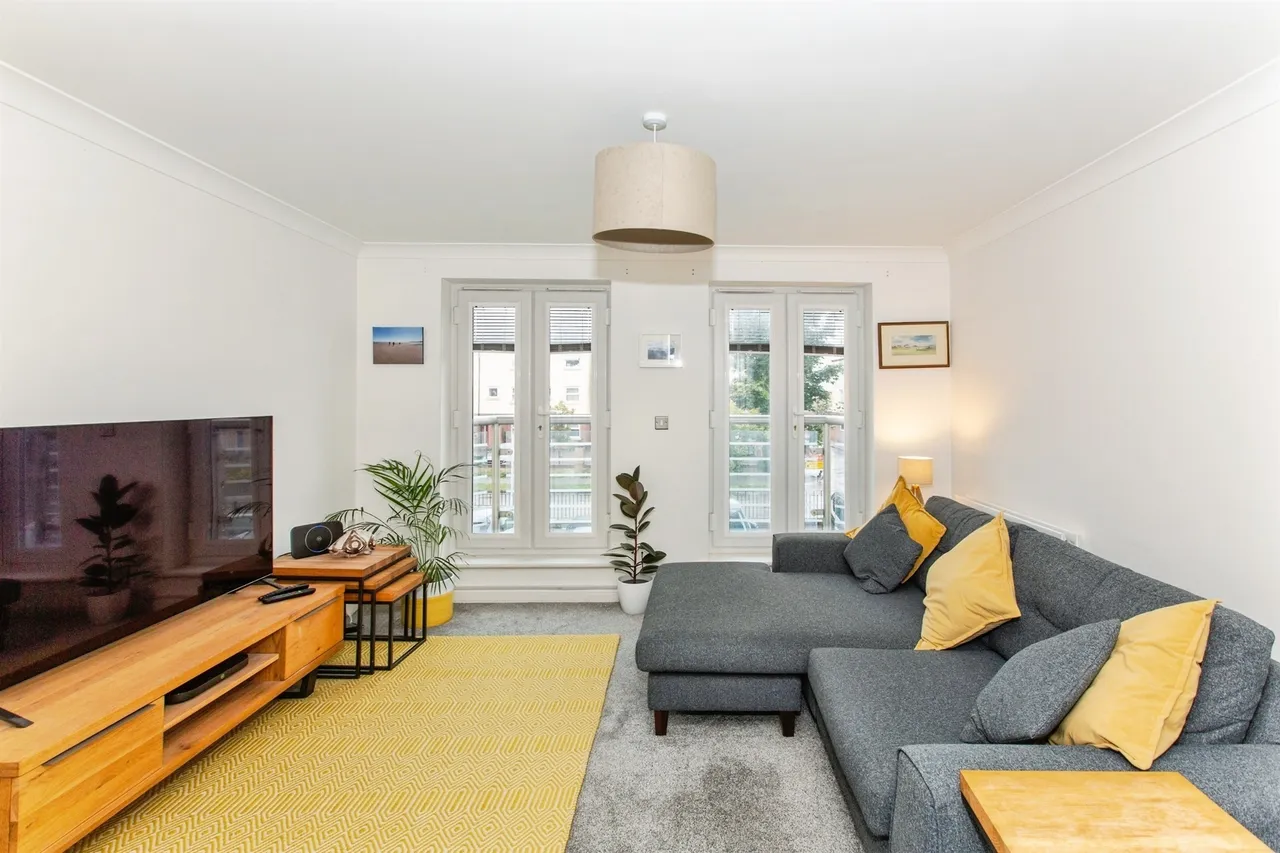 Lancaster Gate, Upper Cambourne, CB23, photo 6