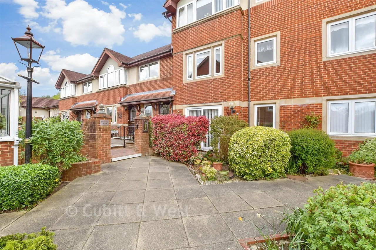 2 bed flat for sale, Alma Road, Reigate, RH2
