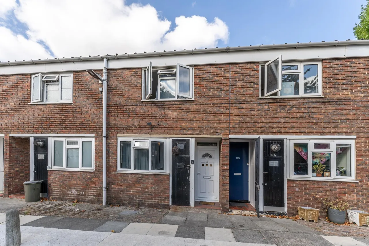 2 bed house for sale, Conistone Way, London, N7