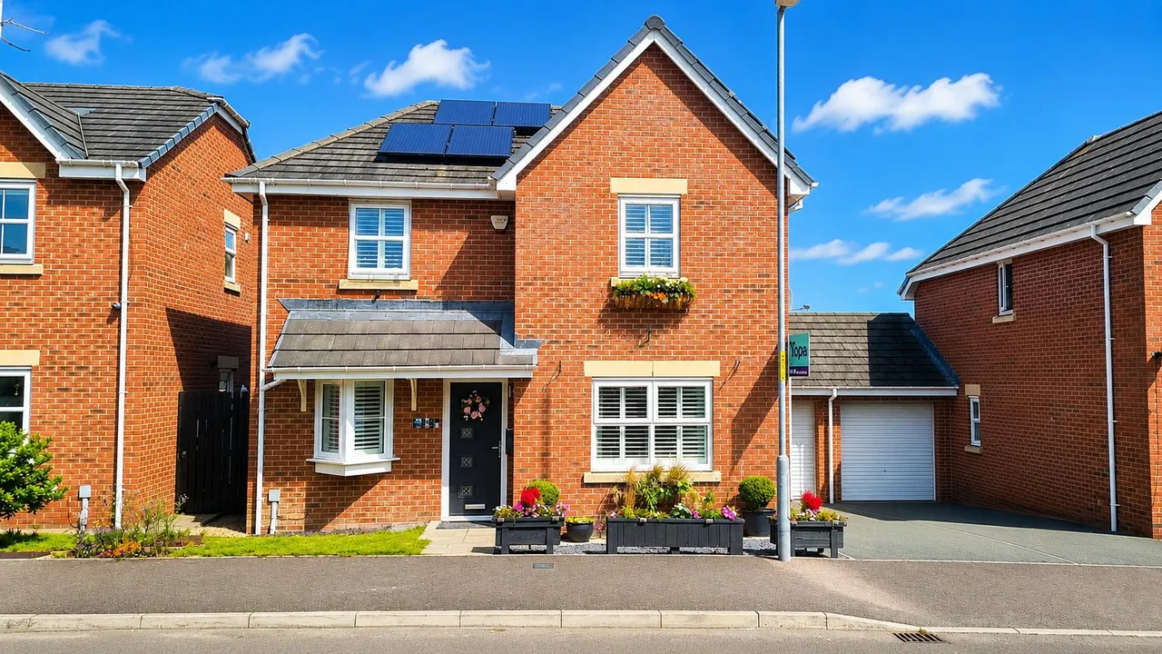 4 bed house for sale, Dobson Close, Rowlands Gill, NE39