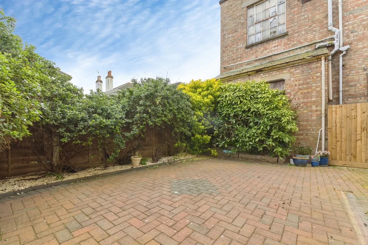 Hayes Road, Clacton-On-Sea, CO15, photo 19