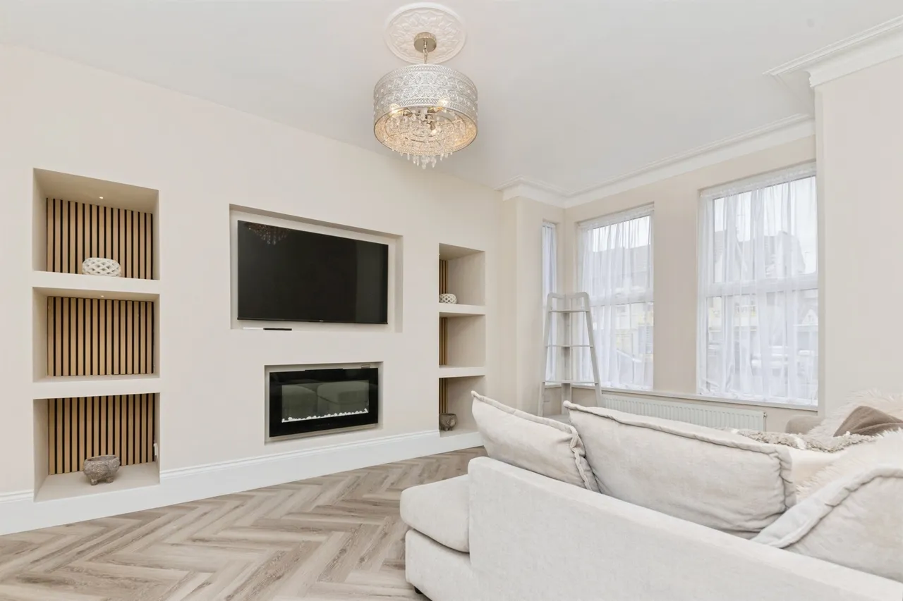 5 bed house for sale, Hayes Road, Clacton-On-Sea, CO15