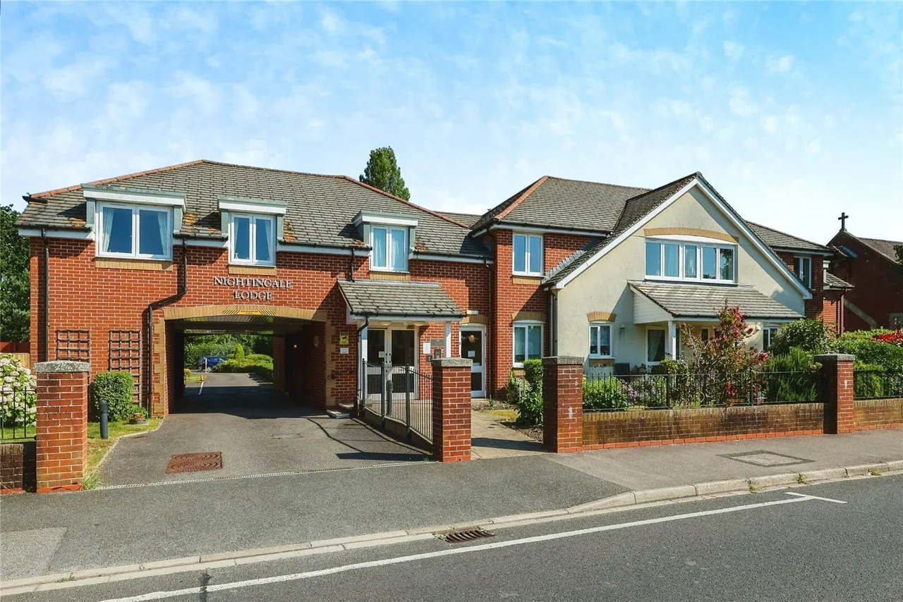 2 bed flat for sale, Padnell Road, Waterlooville, PO8