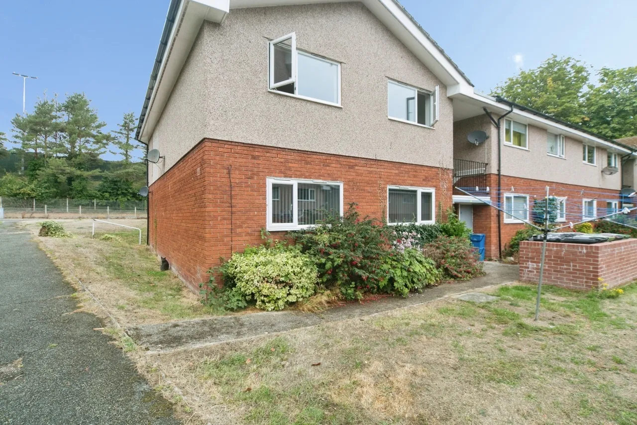 2 bed flat for sale, Llanelian Road, Old Colwyn, LL29