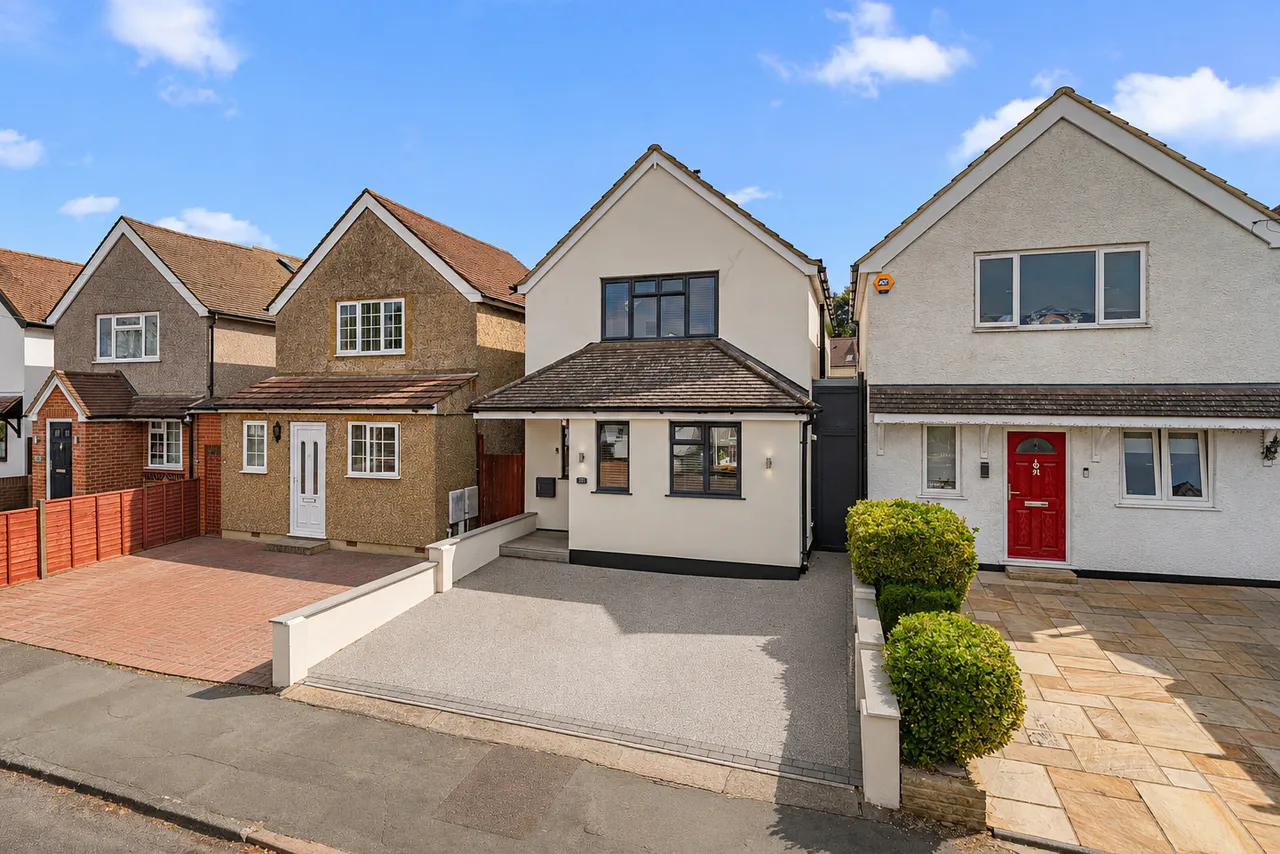 3 bed house for sale, Bourneside Road, Addlestone, KT15