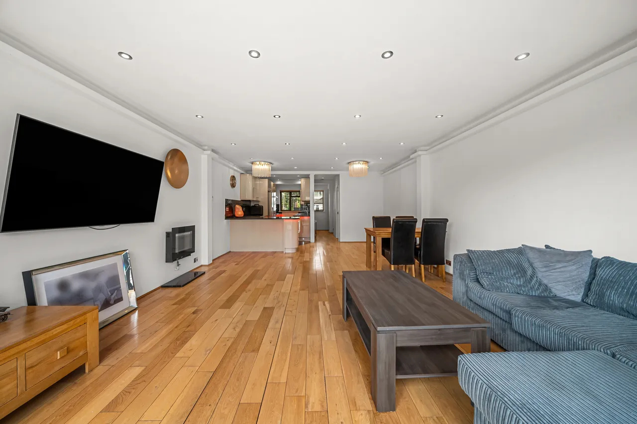 Bourneside Road, Addlestone, KT15, photo 2