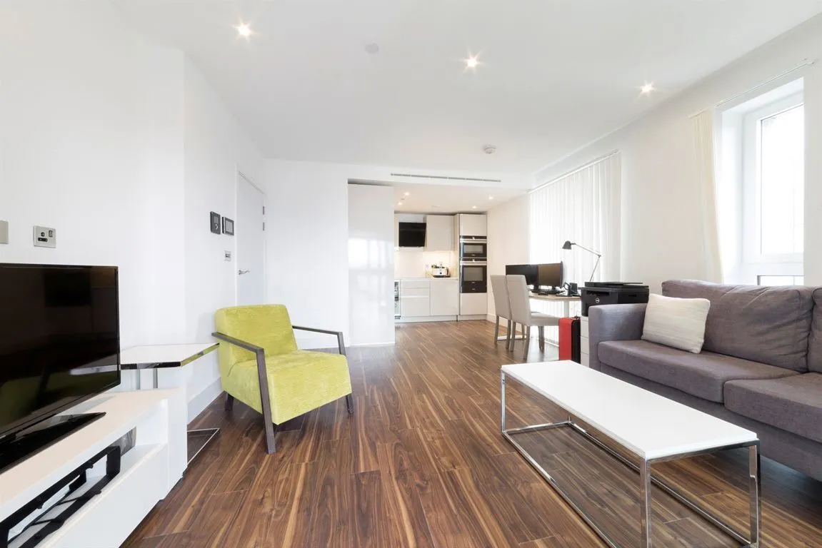 1 bed flat for sale — New Drum Street, North London
