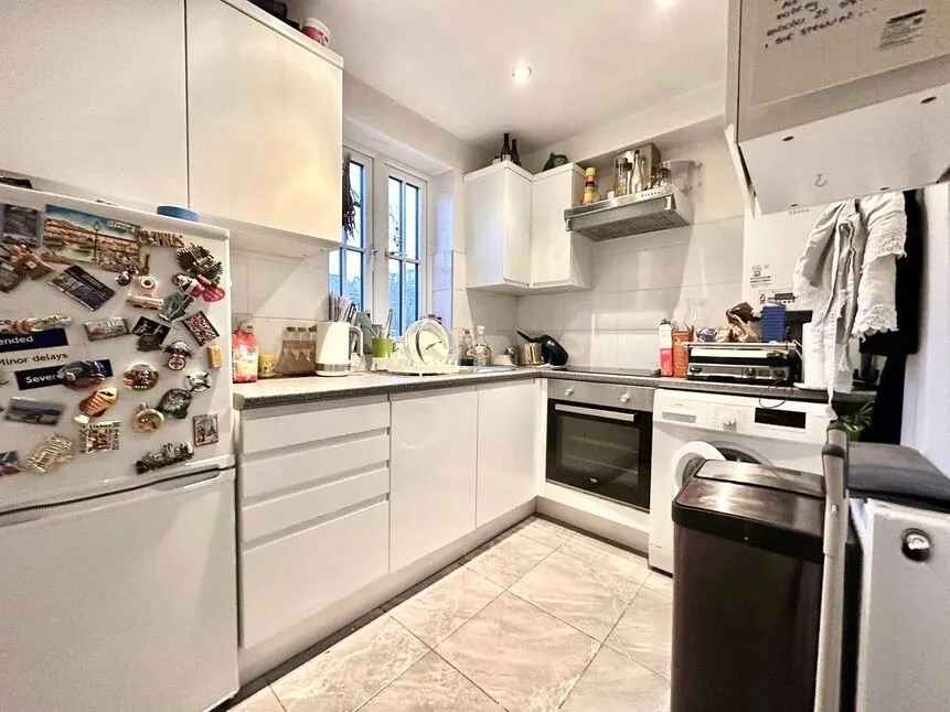 St. Albans Road, Watford, Hertfordshire, WD17, photo 3