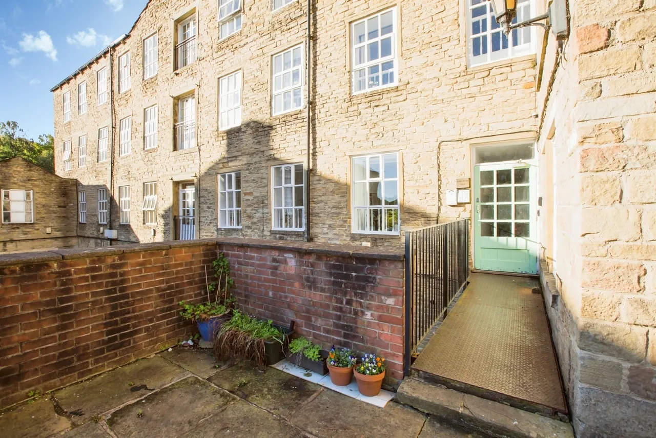 2 bed flat for sale, Wharf Street, Sowerby Bridge, HX6