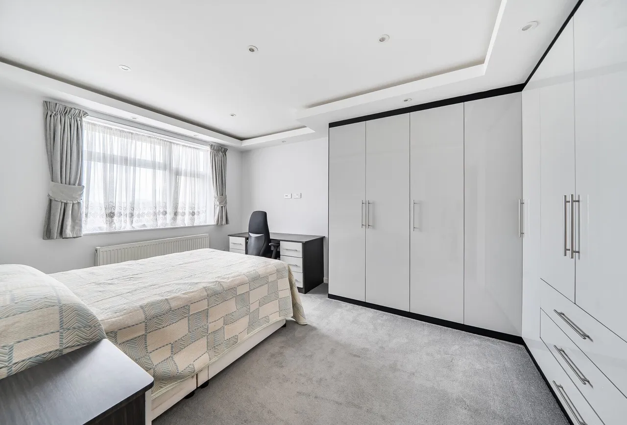 Hay Lane, London, NW9 0NA, photo 6