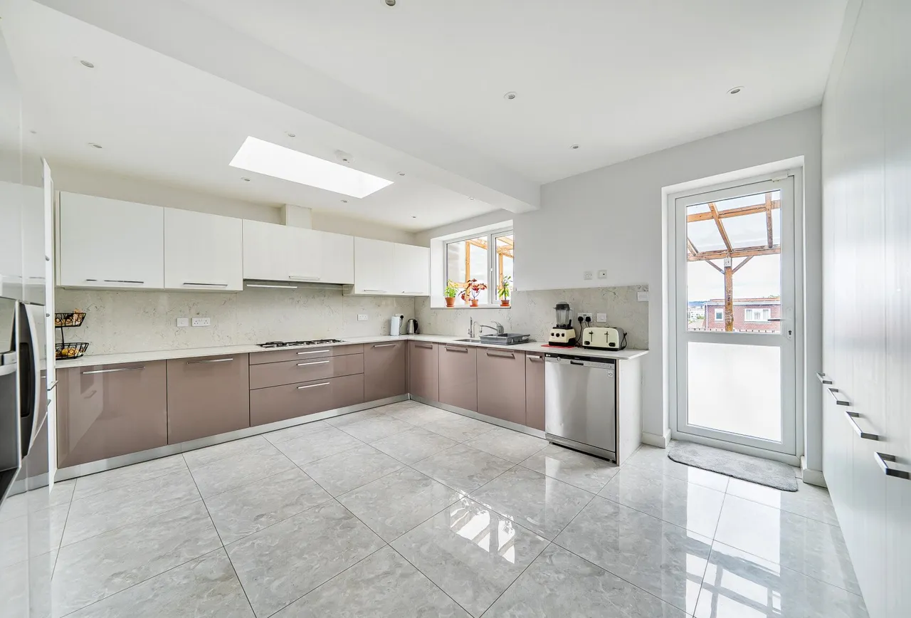 Hay Lane, London, NW9 0NA, photo 5