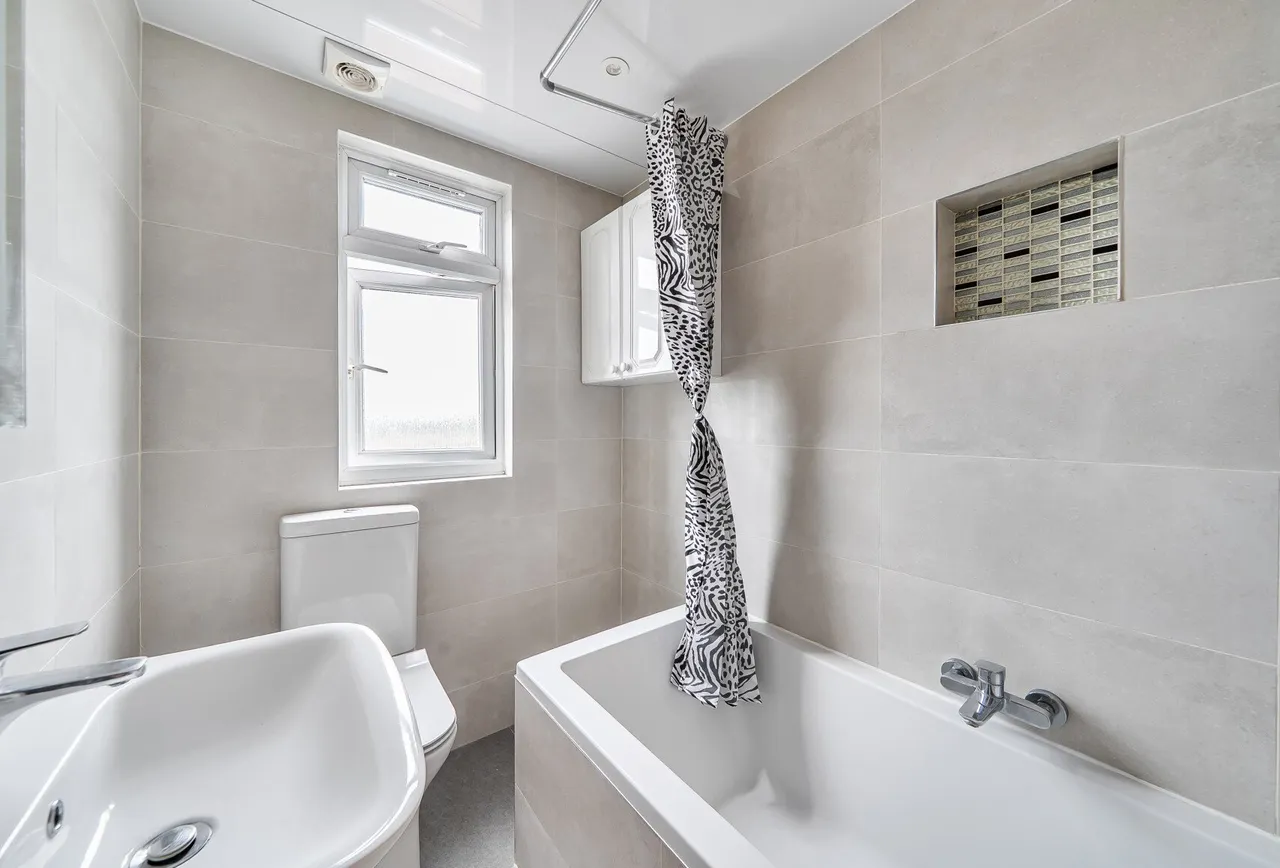 Hay Lane, London, NW9 0NA, photo 17