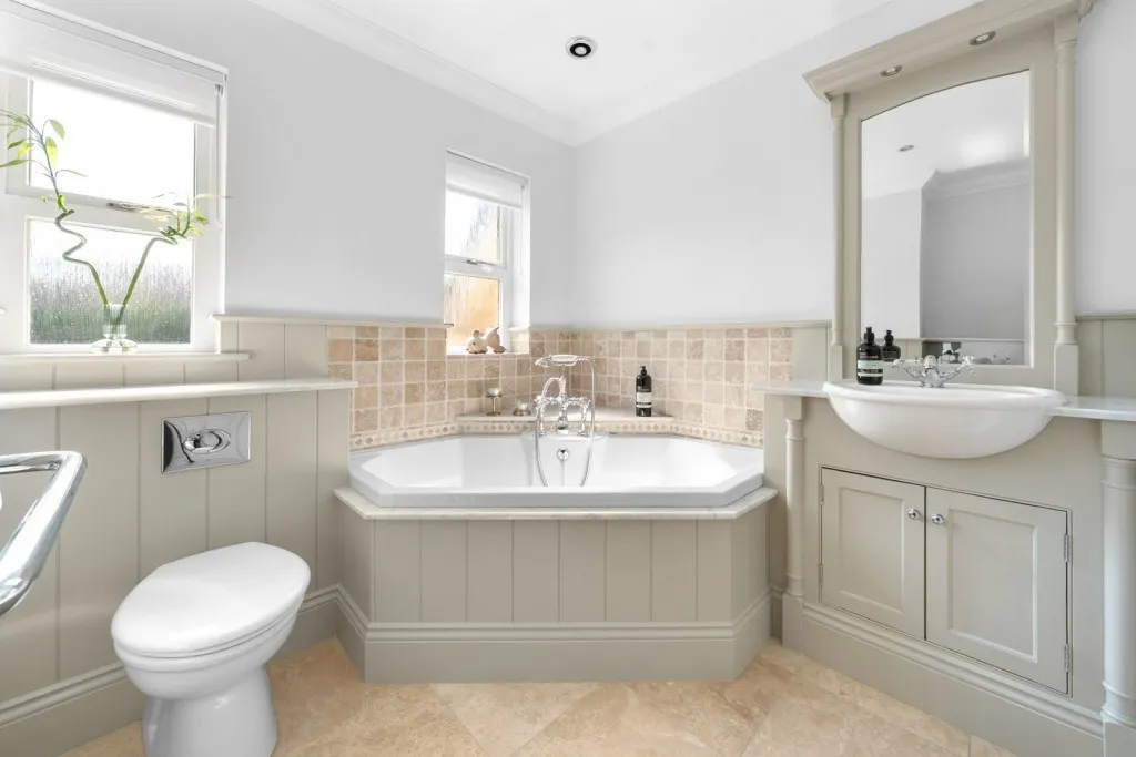 Wetherby ~ Avon Garth, LS22, photo 35