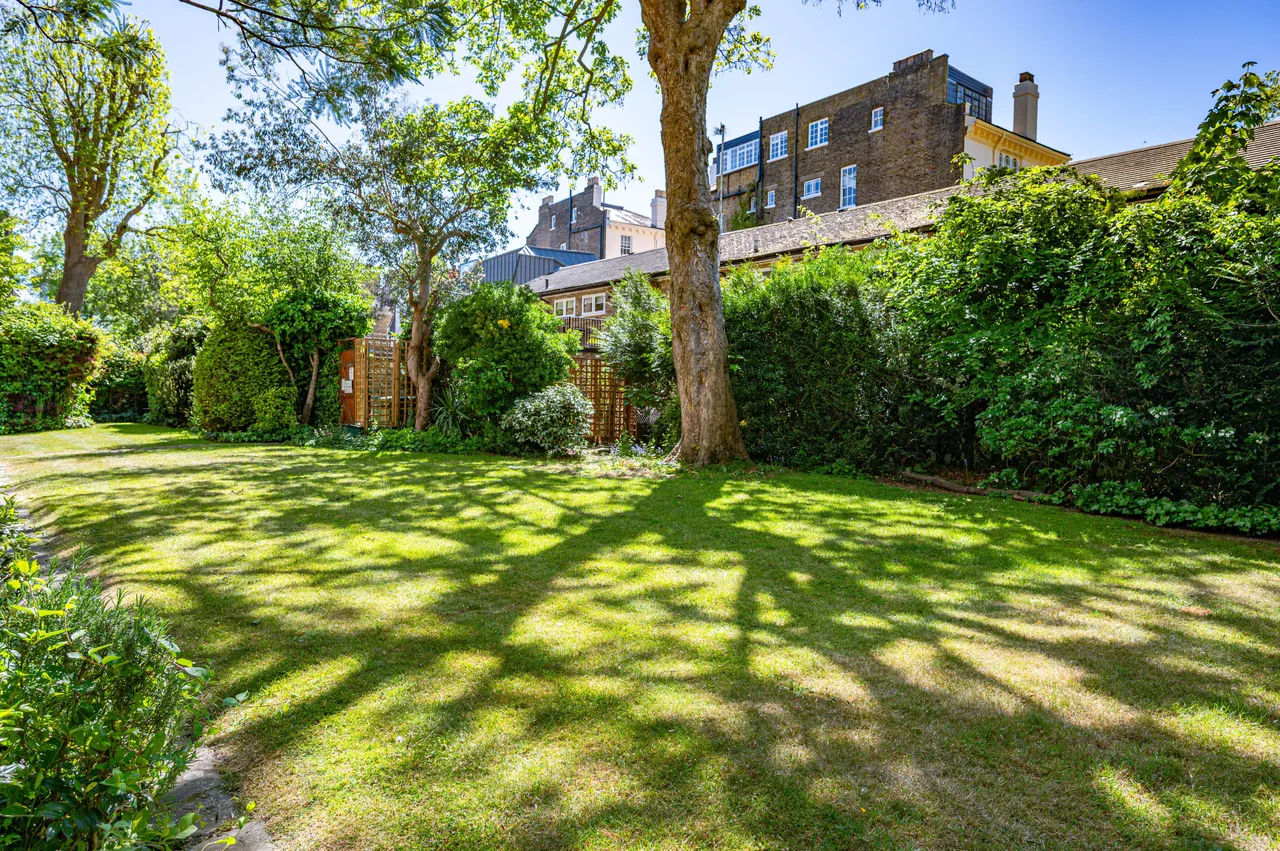 Flat D, 23 Gloucester Avenue, London, photo 17