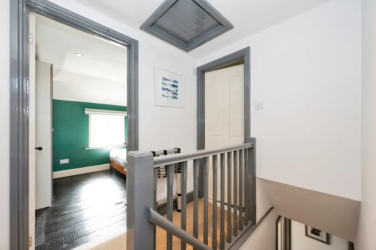 The Street, Farnham, GU10, photo 23