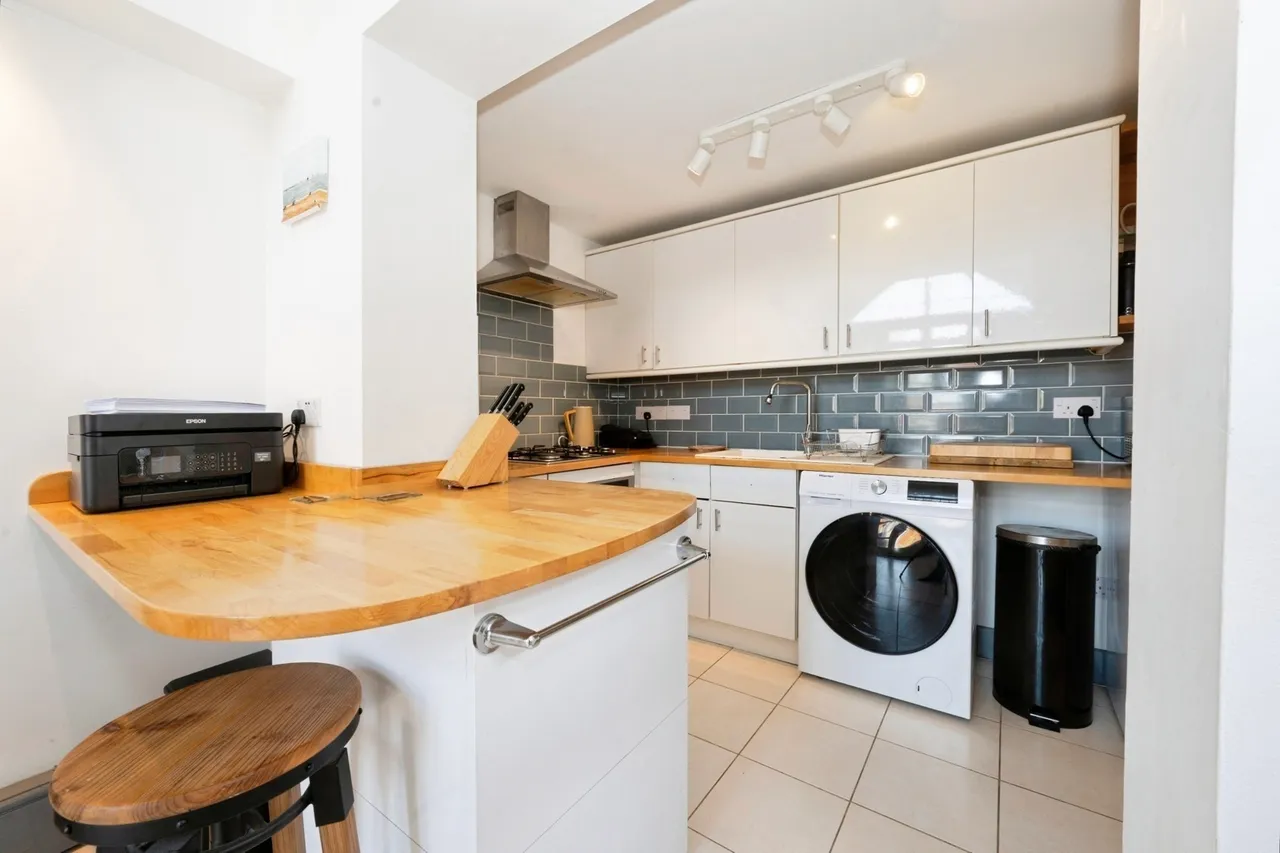 The Street, Farnham, GU10, photo 29