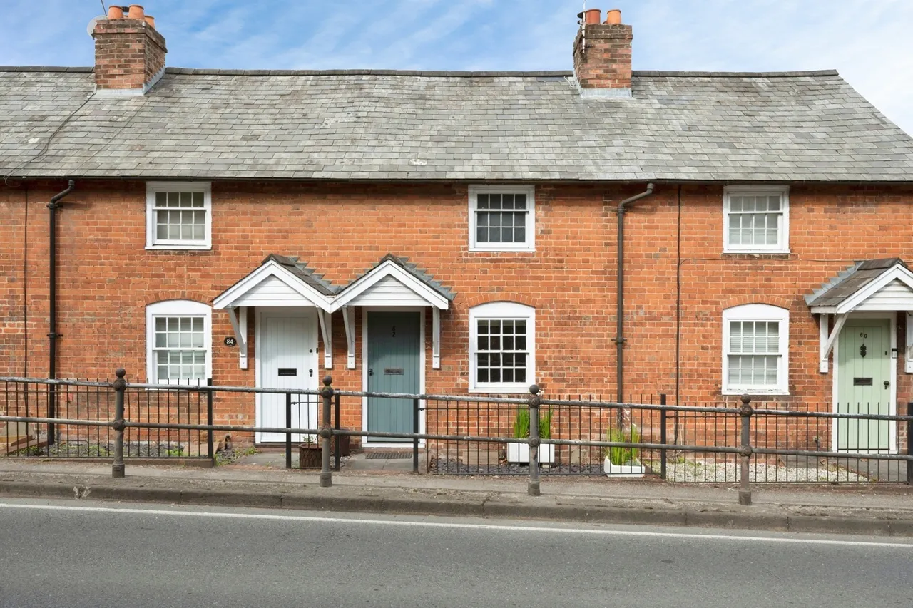 2 bed house for sale, The Street, Farnham, GU10