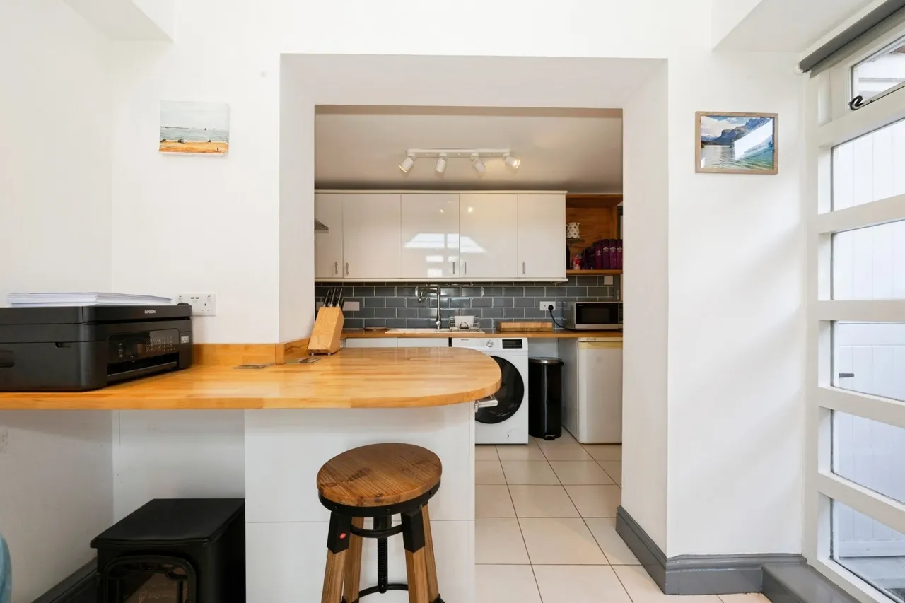 The Street, Farnham, GU10, photo 31