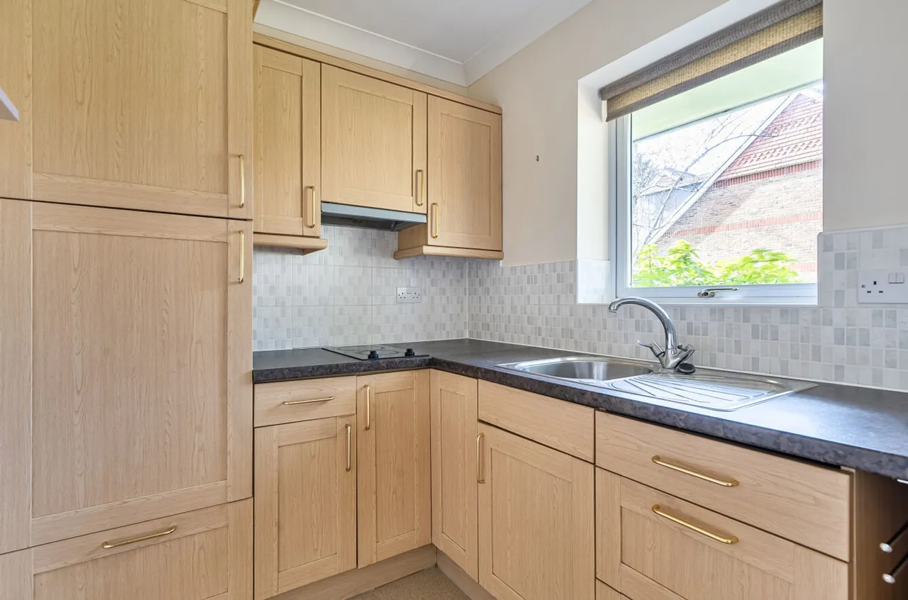 Fontwell Avenue, Eastergate, PO20, photo 6