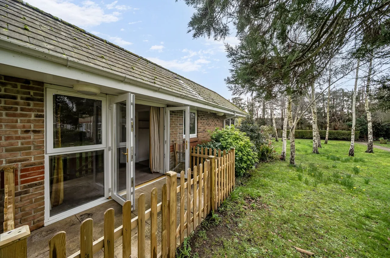 Fontwell Avenue, Eastergate, PO20, photo 4