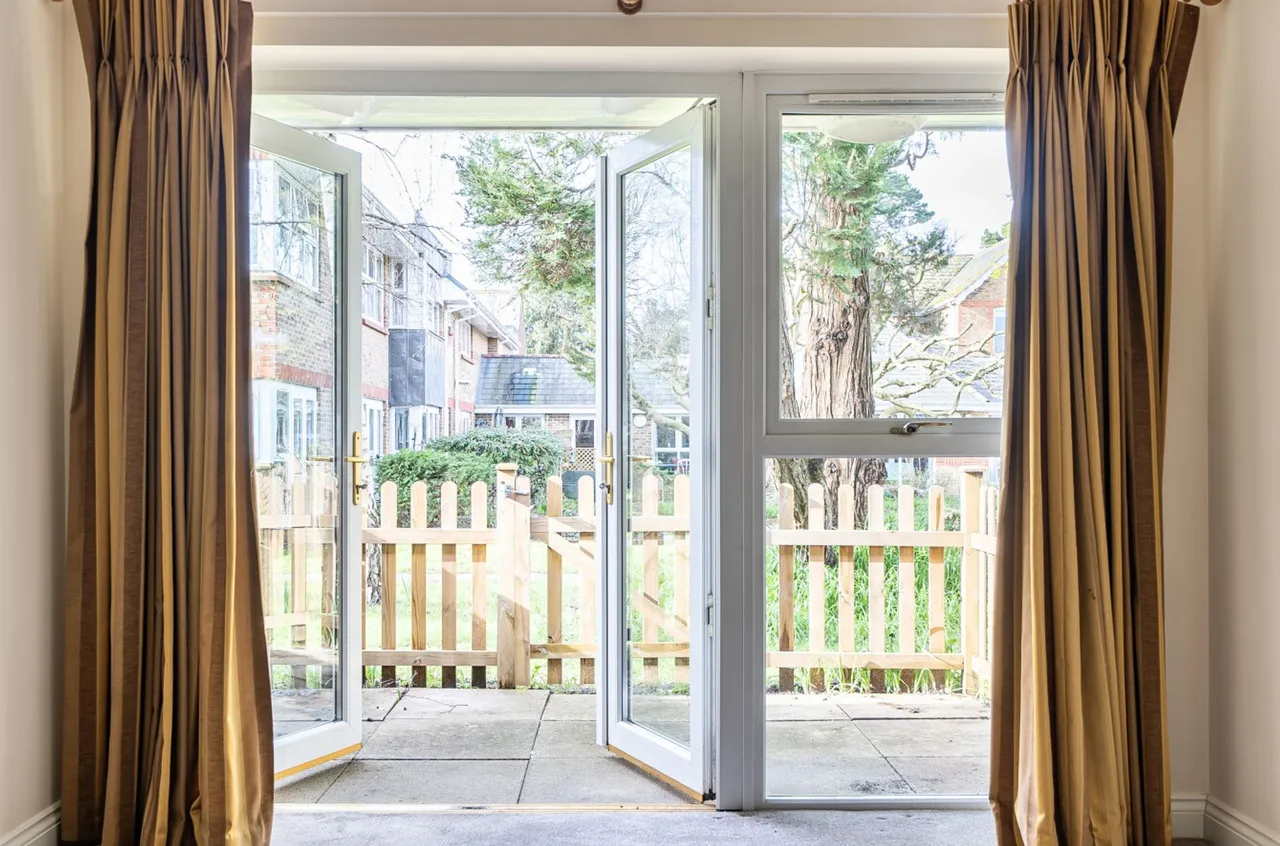 2 bed property for sale, Fontwell Avenue, Eastergate, PO20