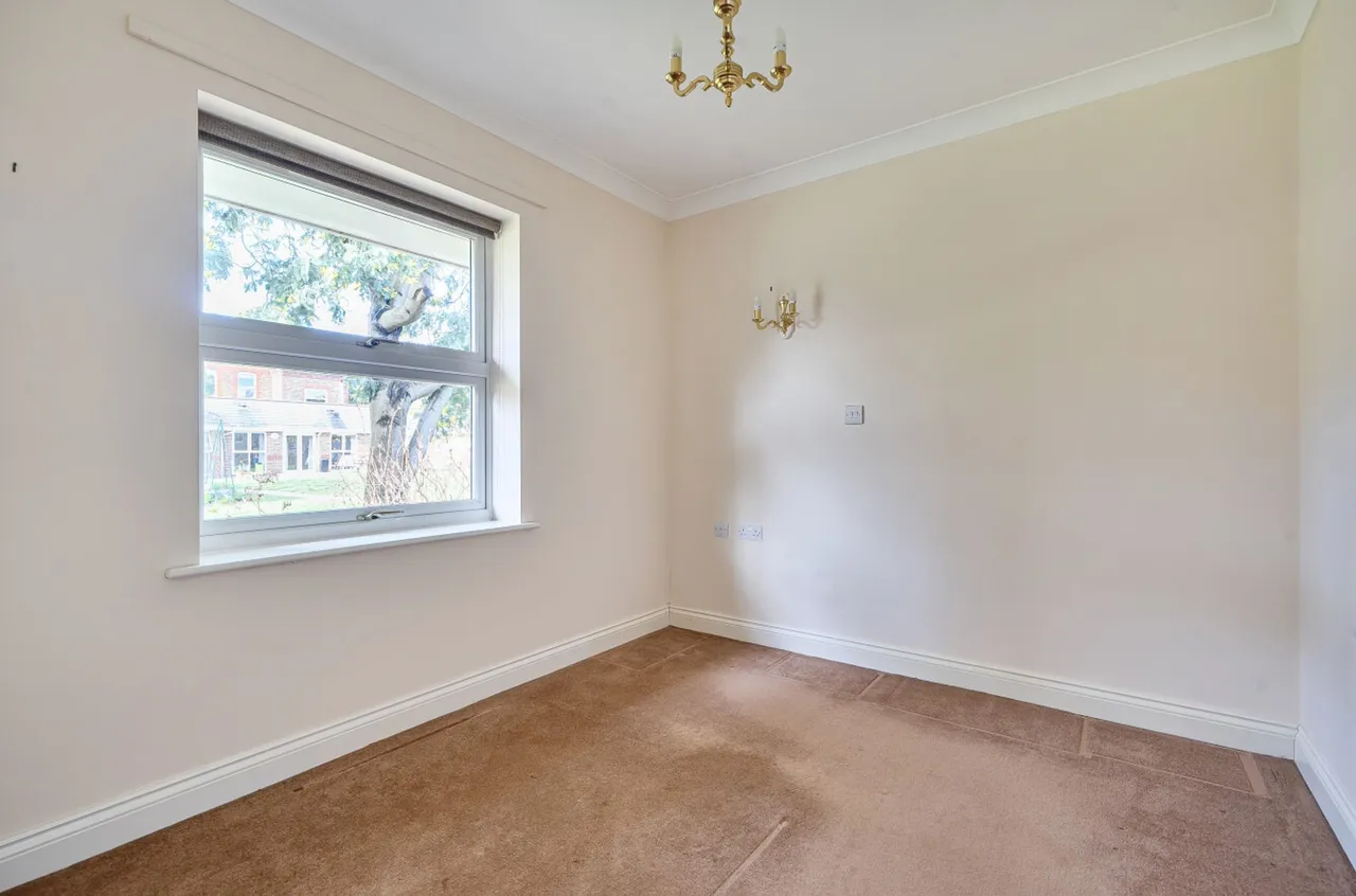 Fontwell Avenue, Eastergate, PO20, photo 12