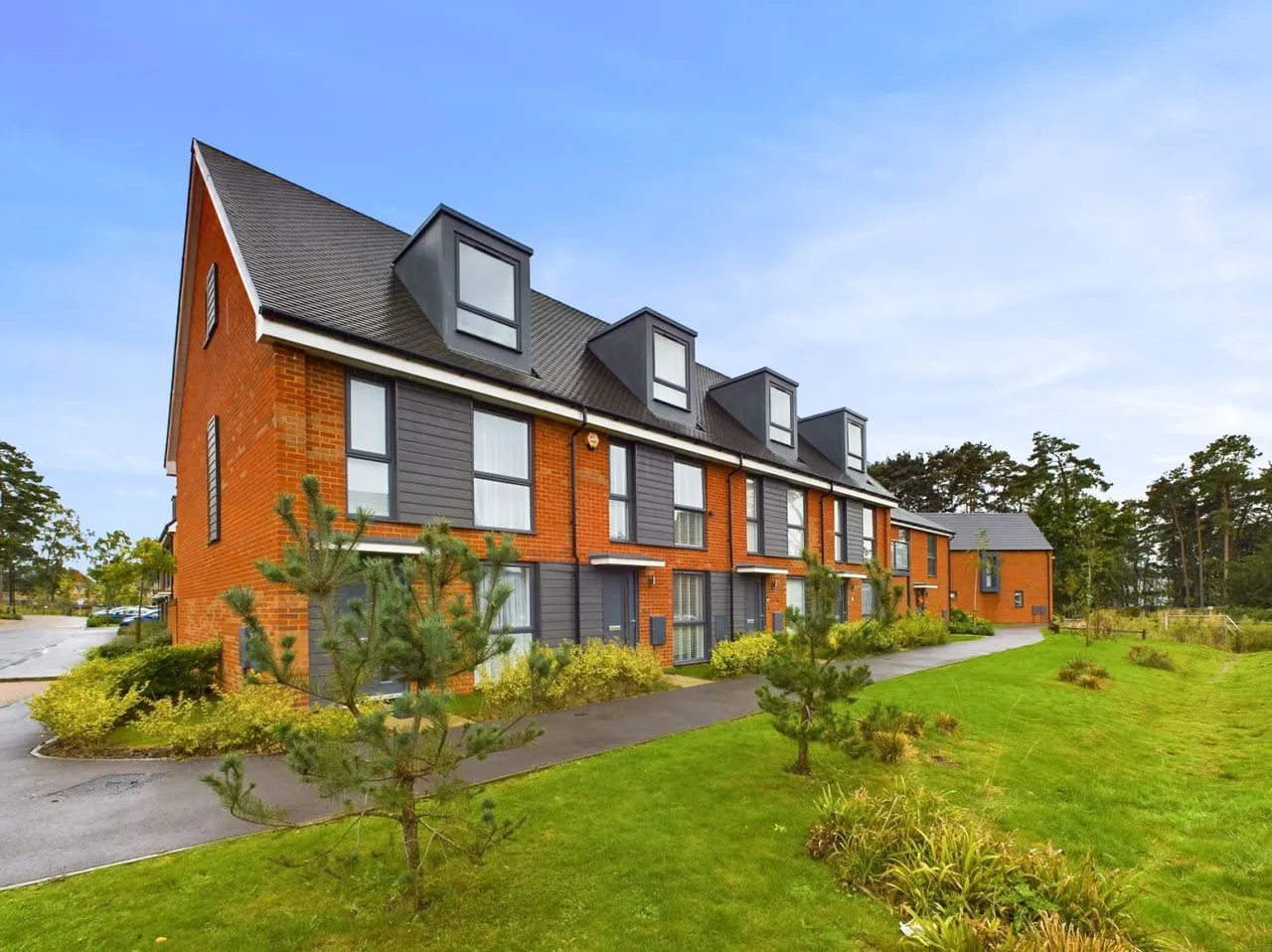 3 bed house for sale, Chieftain Street, Bordon, GU35