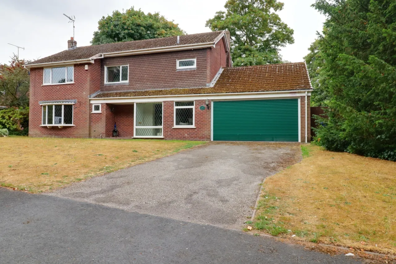 4 bed house for sale, Betley Hall Gardens, Crewe