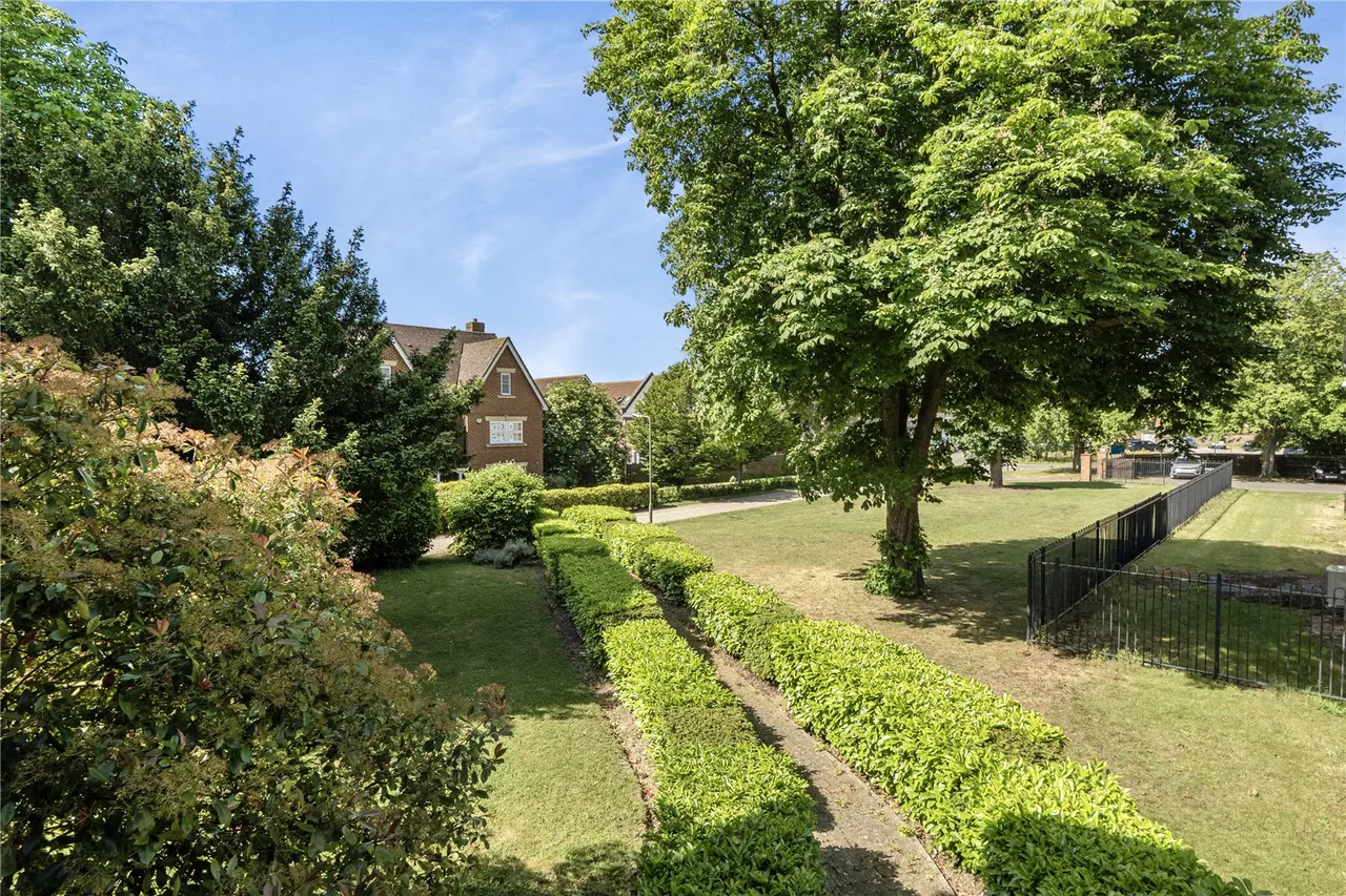 Maplehurst Close,, Bexley, DA2, photo 3