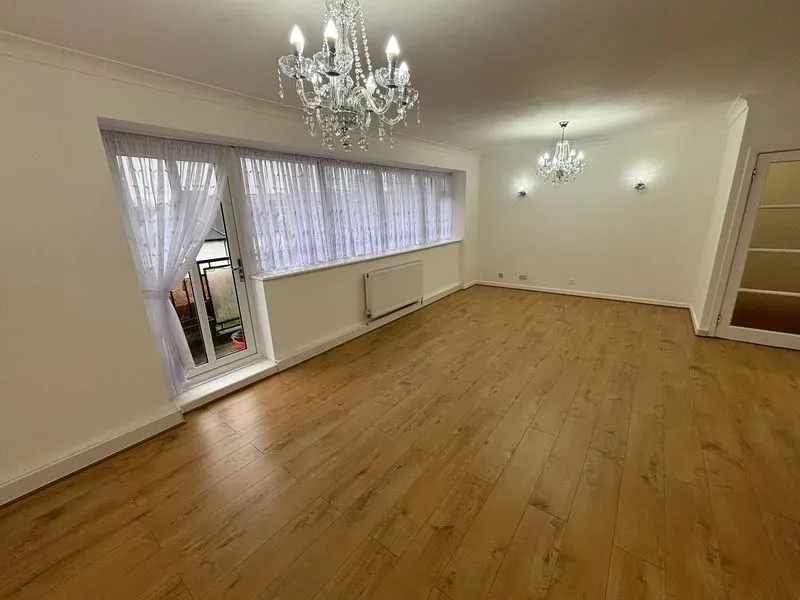 Jesmond Way, Stanmore HA7 4QP, photo 5