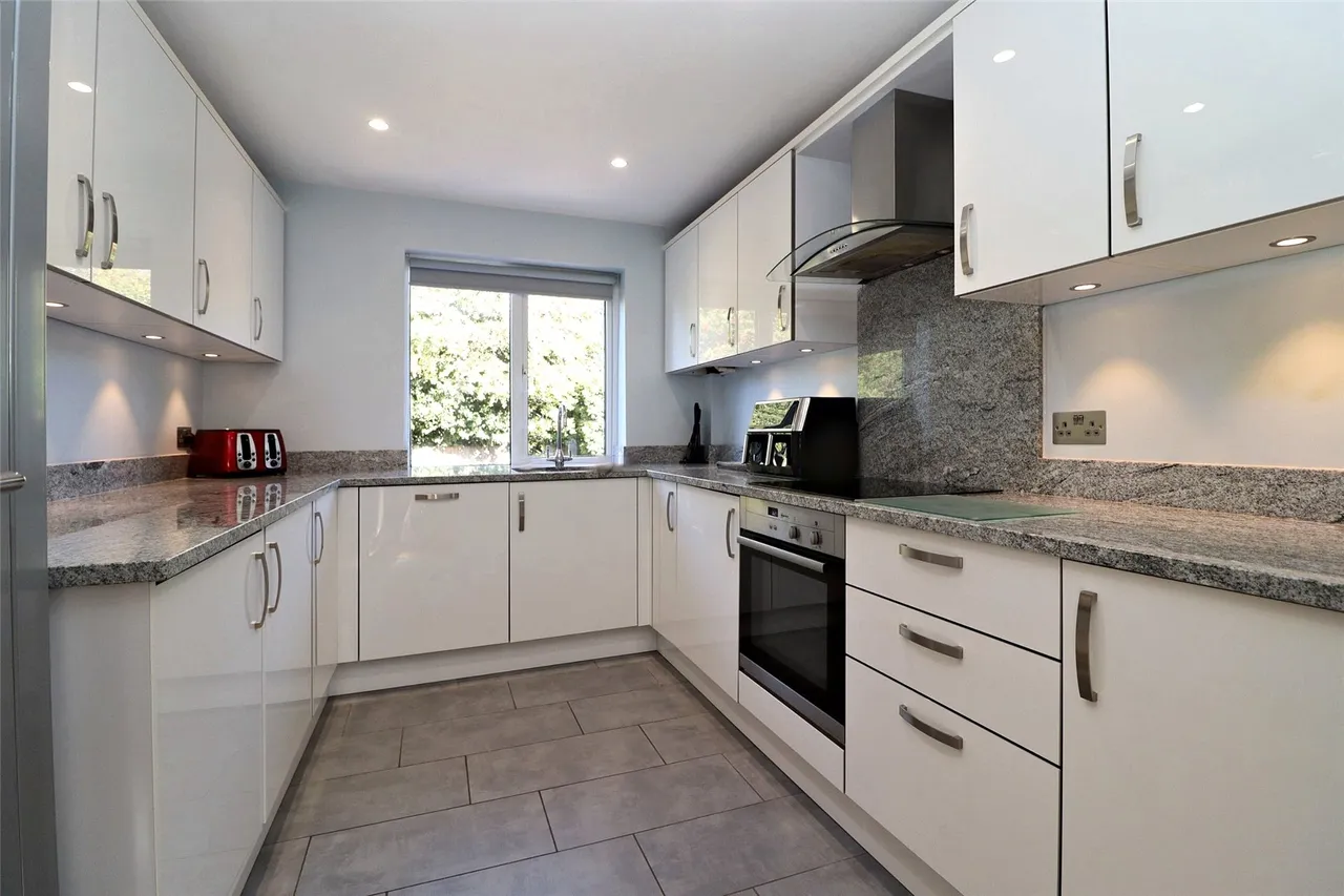 Ashley Road, St Johns, GU21, photo 3
