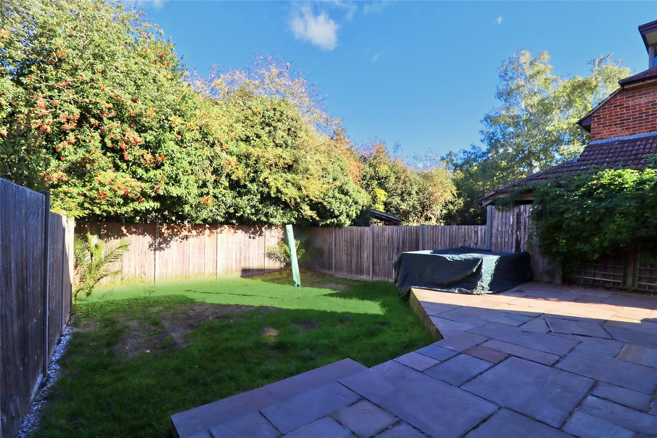 Ashley Road, St Johns, GU21, photo 9